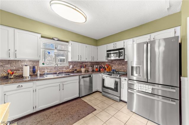 129 Hidden Tree Lane, Amherst, OH 44001