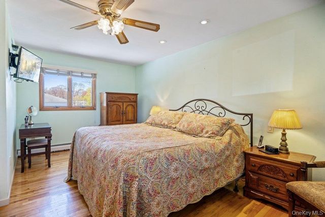 1300 Oak Avenue, West Islip, NY 11795
