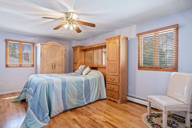 1300 Oak Avenue, West Islip, NY 11795