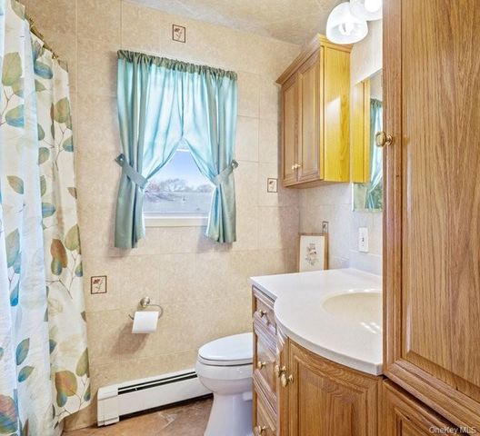 1300 Oak Avenue, West Islip, NY 11795