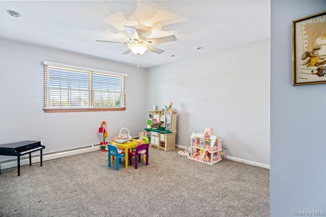 1300 Oak Avenue, West Islip, NY 11795