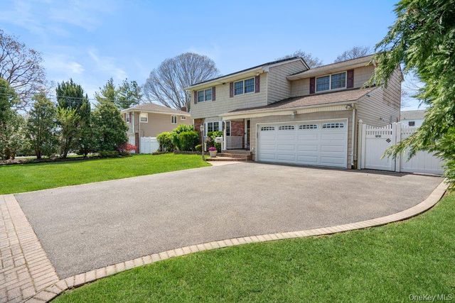 1300 Oak Avenue, West Islip, NY 11795