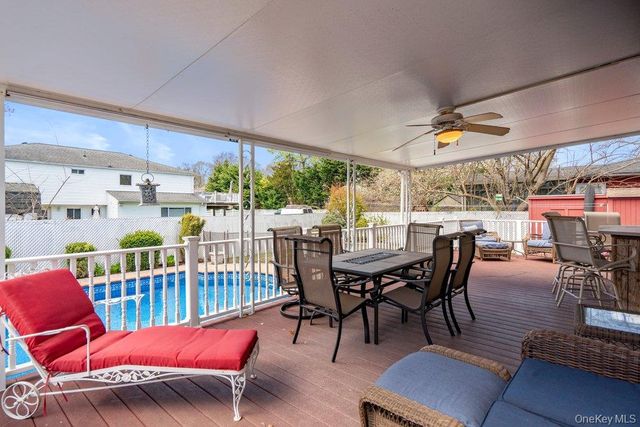 1300 Oak Avenue, West Islip, NY 11795