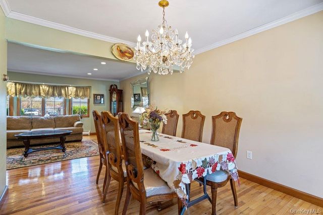 1300 Oak Avenue, West Islip, NY 11795