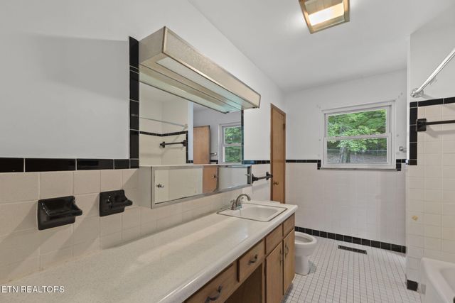 4502 York Rd, Knoxville, TN 37938