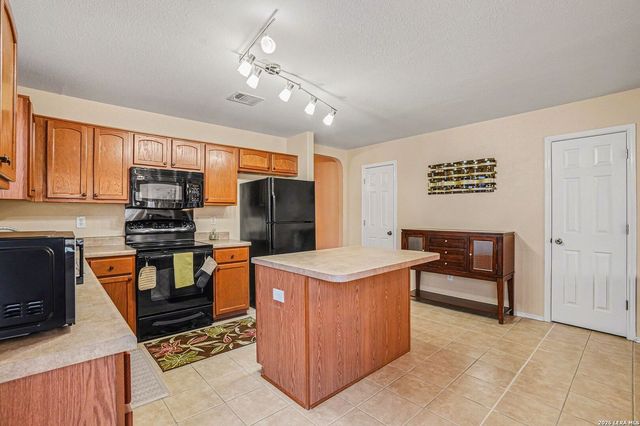 6815 Liberty Stone, San Antonio, TX 78244