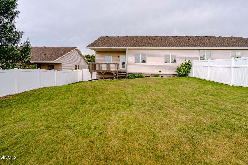 4308 Boulder Ridge Road, Bismarck, ND 58503 photo 4