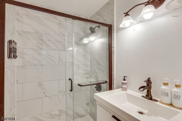 86 Pine Brook Rd, Lincoln Park Boro, NJ 07035