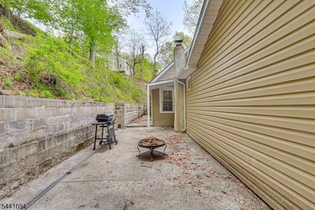 86 Pine Brook Rd, Lincoln Park Boro, NJ 07035