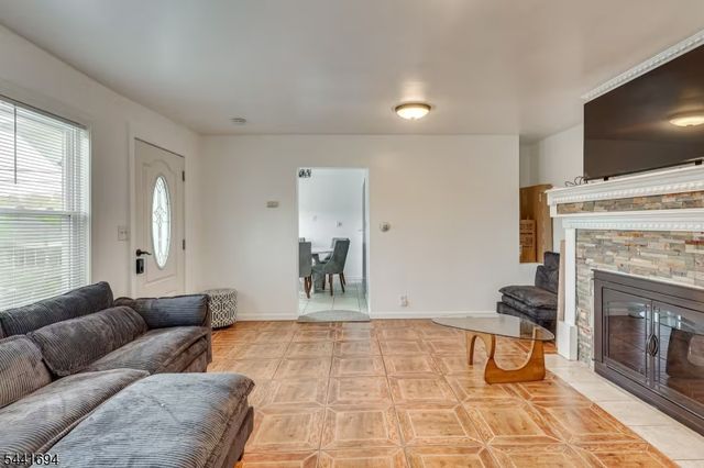 86 Pine Brook Rd, Lincoln Park Boro, NJ 07035