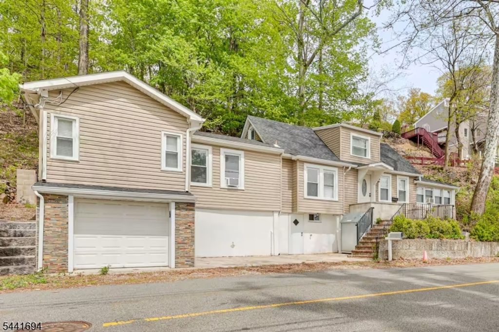 86 Pine Brook Rd, Lincoln Park Boro, NJ 07035
