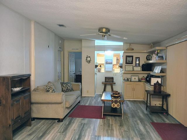 3353 Lake Overlook Place, Lantana, FL 33462