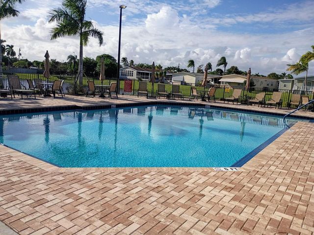 3353 Lake Overlook Place, Lantana, FL 33462
