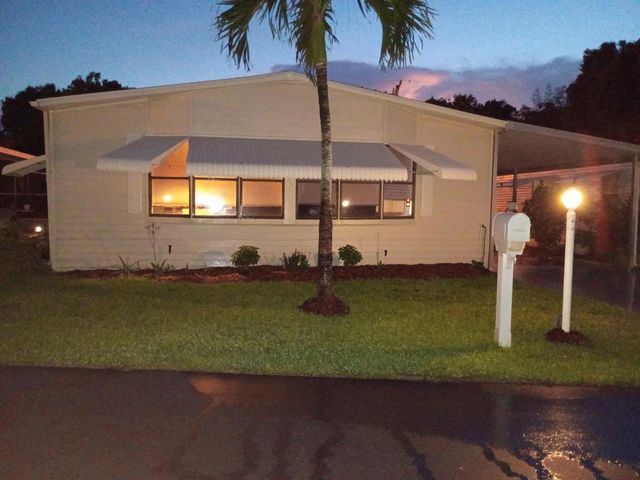3353 Lake Overlook Place, Lantana, FL 33462