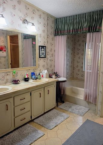 3353 Lake Overlook Place, Lantana, FL 33462