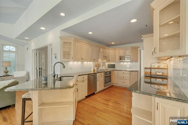 31 Woodvale Road, Glen Rock, NJ 07452