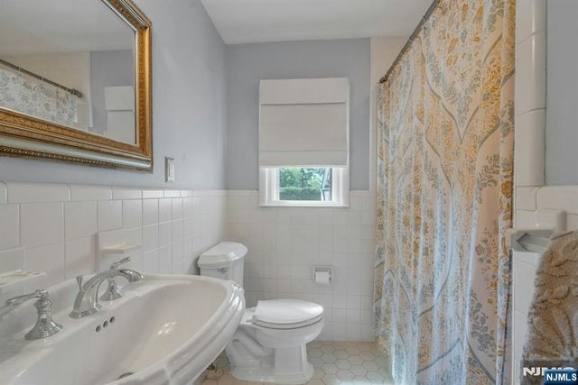 31 Woodvale Road, Glen Rock, NJ 07452