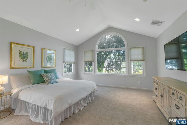 31 Woodvale Road, Glen Rock, NJ 07452