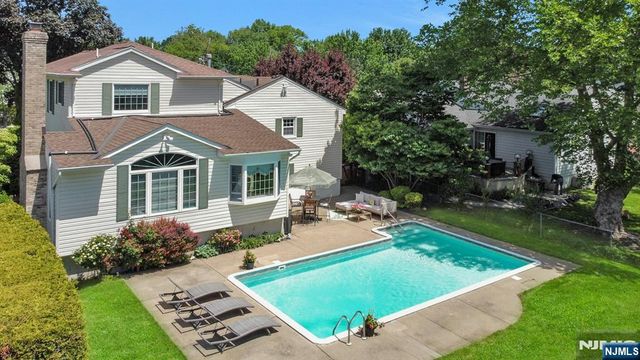 31 Woodvale Road, Glen Rock, NJ 07452