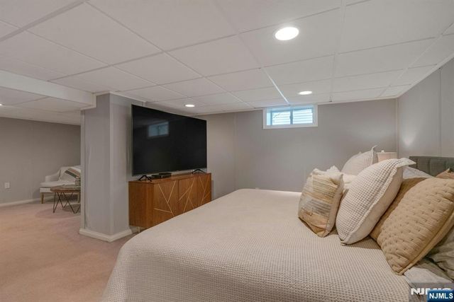 31 Woodvale Road, Glen Rock, NJ 07452