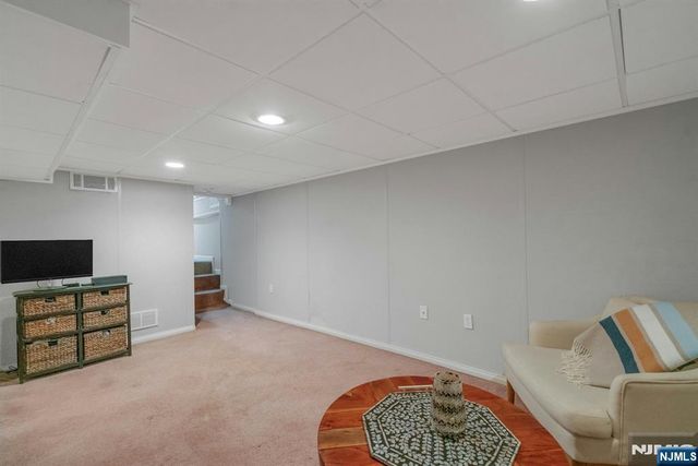 31 Woodvale Road, Glen Rock, NJ 07452