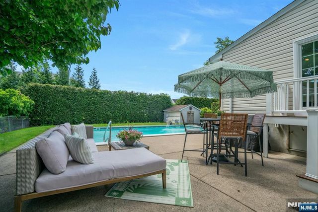 31 Woodvale Road, Glen Rock, NJ 07452