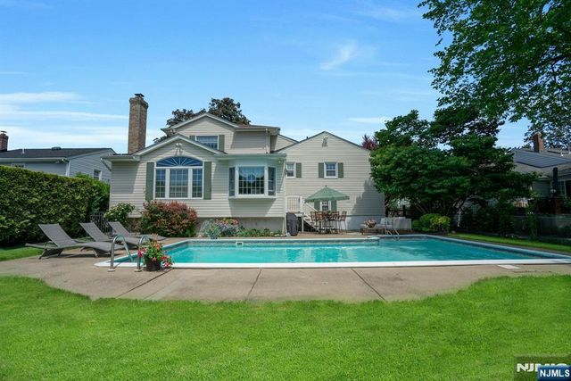 31 Woodvale Road, Glen Rock, NJ 07452