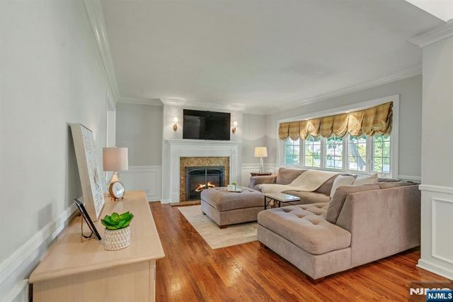 31 Woodvale Road, Glen Rock, NJ 07452