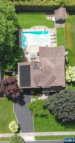 31 Woodvale Road, Glen Rock, NJ 07452