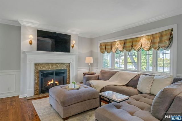 31 Woodvale Road, Glen Rock, NJ 07452