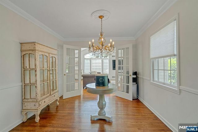 31 Woodvale Road, Glen Rock, NJ 07452