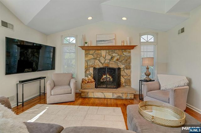31 Woodvale Road, Glen Rock, NJ 07452