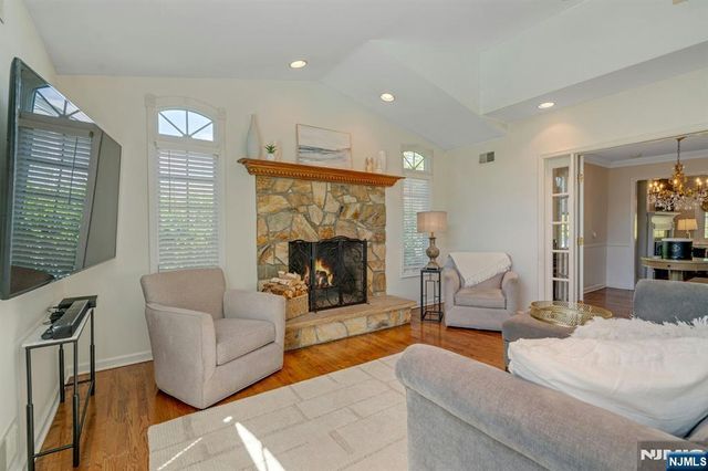 31 Woodvale Road, Glen Rock, NJ 07452