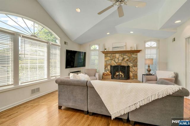 31 Woodvale Road, Glen Rock, NJ 07452