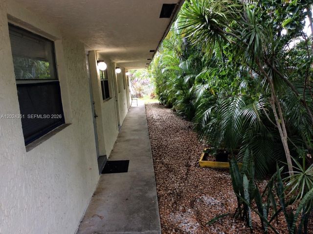 274 SW 9th St 1-3, Dania Beach, FL 33004