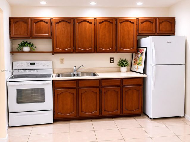 274 SW 9th St 1-3, Dania Beach, FL 33004