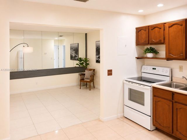 274 SW 9th St 1-3, Dania Beach, FL 33004