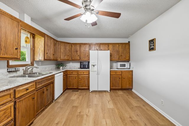 54 Hickman Hwy, Gordonsville, TN 38563