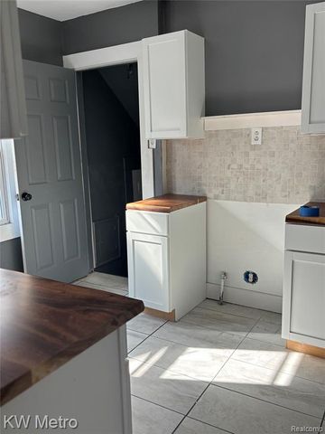 9558 Mark Twain Street, Detroit, MI 48227