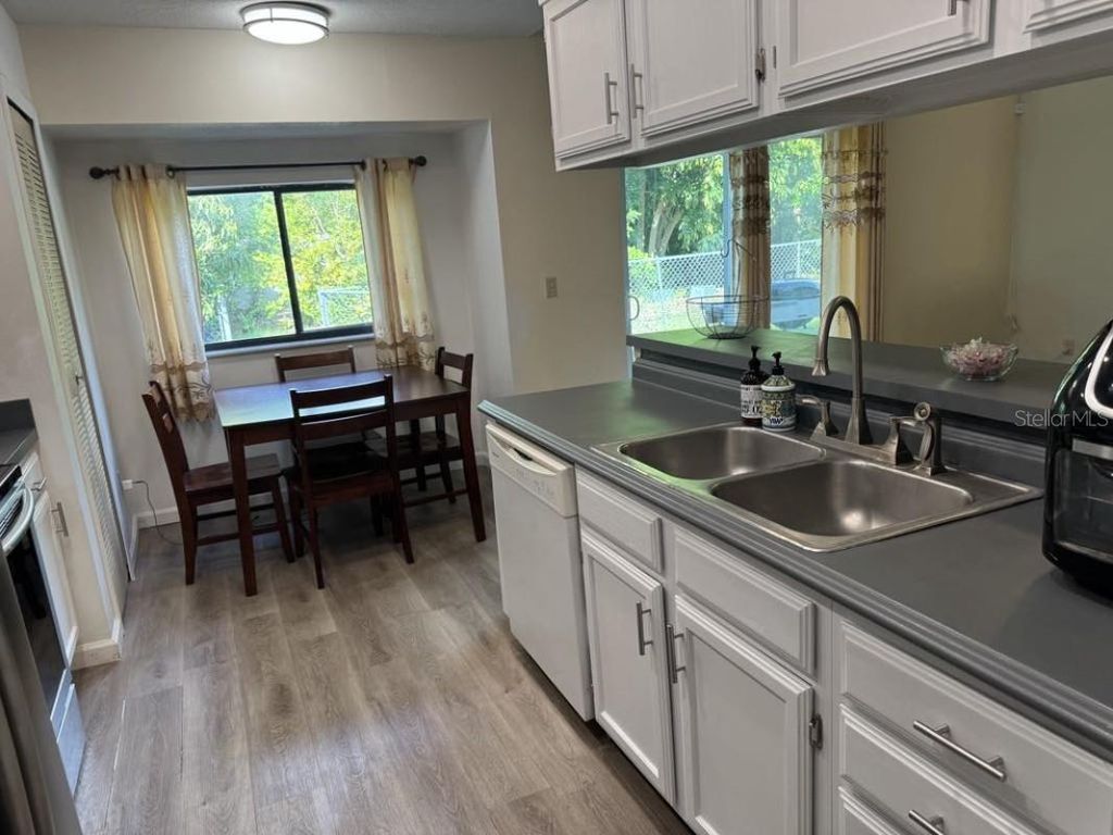 Image 3 of property listing at 5523 WESTVIEW DRIVE, Orlando, FL 32810