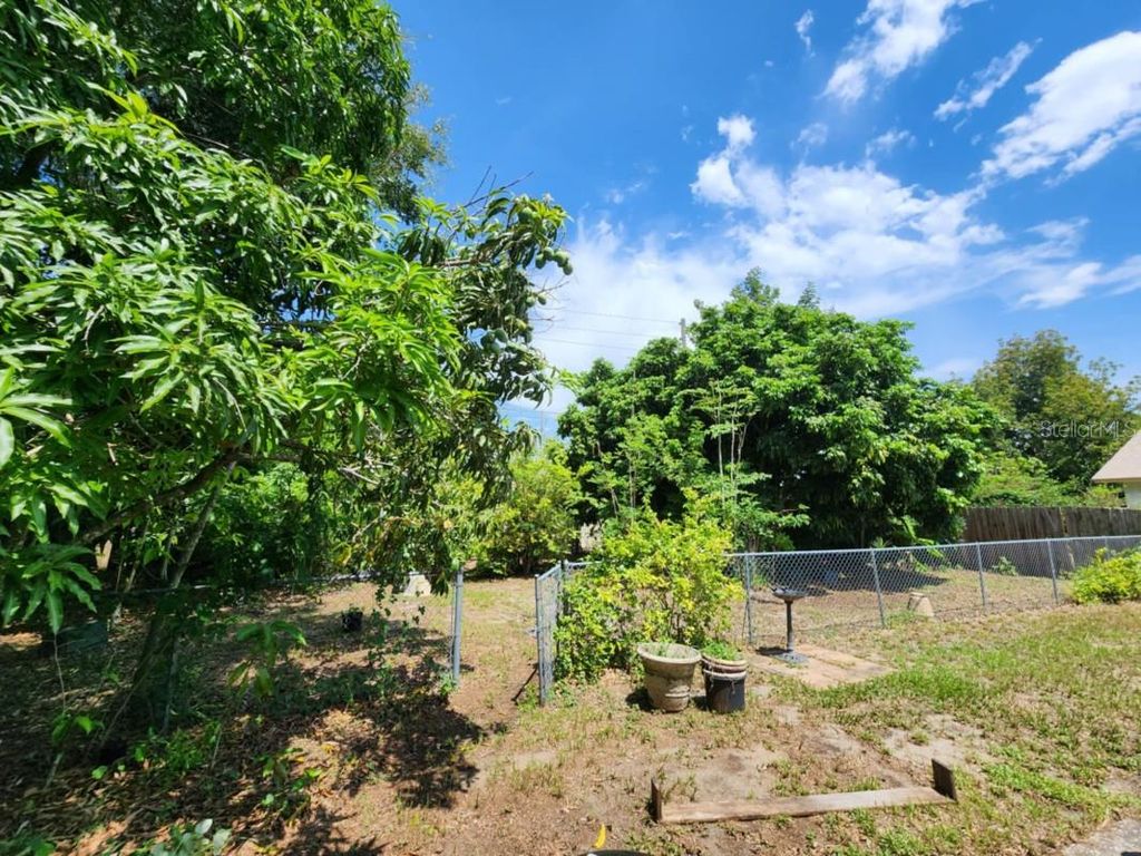 Image 6 of property listing at 5523 WESTVIEW DRIVE, Orlando, FL 32810