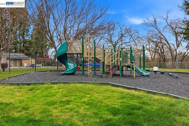 2204 Segundo Ct 4, Pleasanton, CA 94588