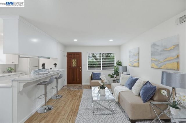 2204 Segundo Ct 4, Pleasanton, CA 94588