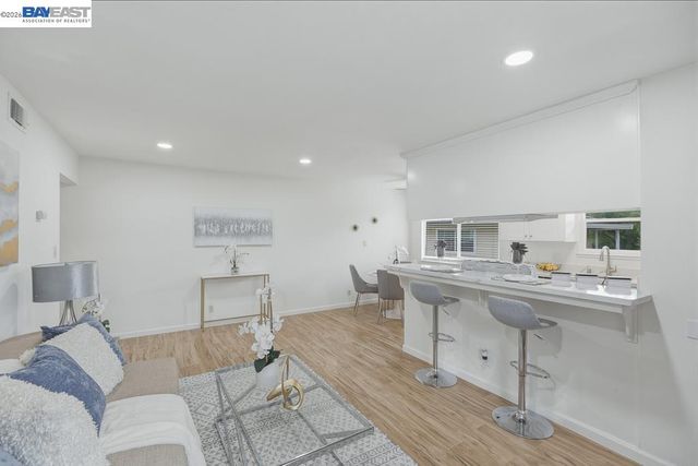 2204 Segundo Ct 4, Pleasanton, CA 94588