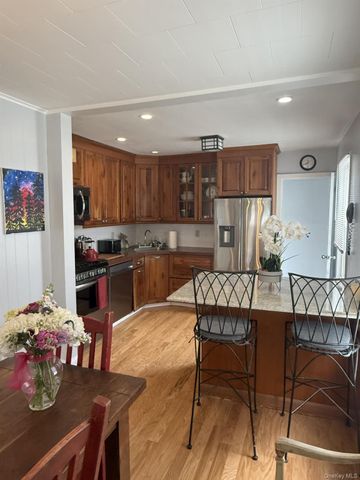 51 Hoffman Street, Franklin Square, NY 11010