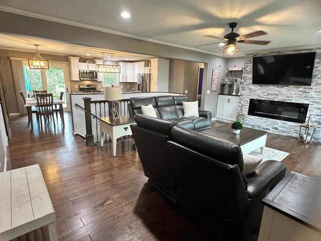 5594 Lavin Way, Waunakee, WI 53597