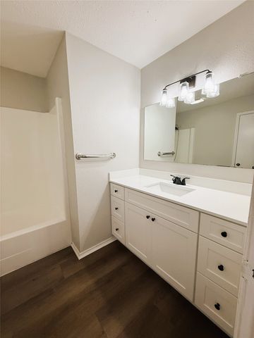 1025 NW Summercrest Boulevard B, Burleson, TX 76028