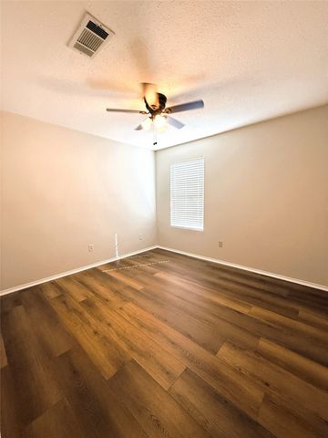 1025 NW Summercrest Boulevard B, Burleson, TX 76028
