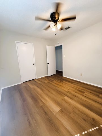 1025 NW Summercrest Boulevard B, Burleson, TX 76028