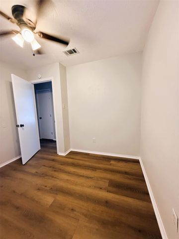 1025 NW Summercrest Boulevard B, Burleson, TX 76028